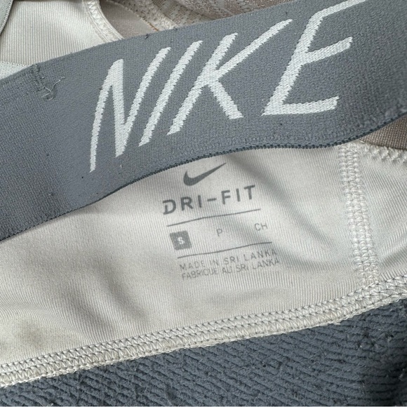 Nike sports bra - Picture 3 of 5